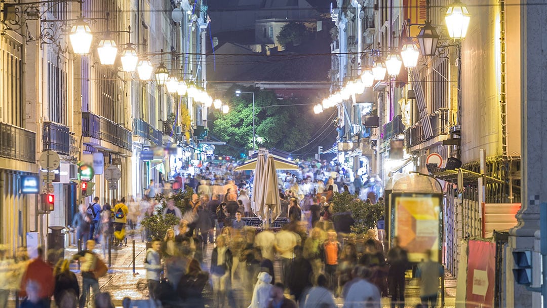 Augusta,Street,Seen,Through,The,Triumphal,Arch,Night,Timelapse,Connecting lisbon nightlife